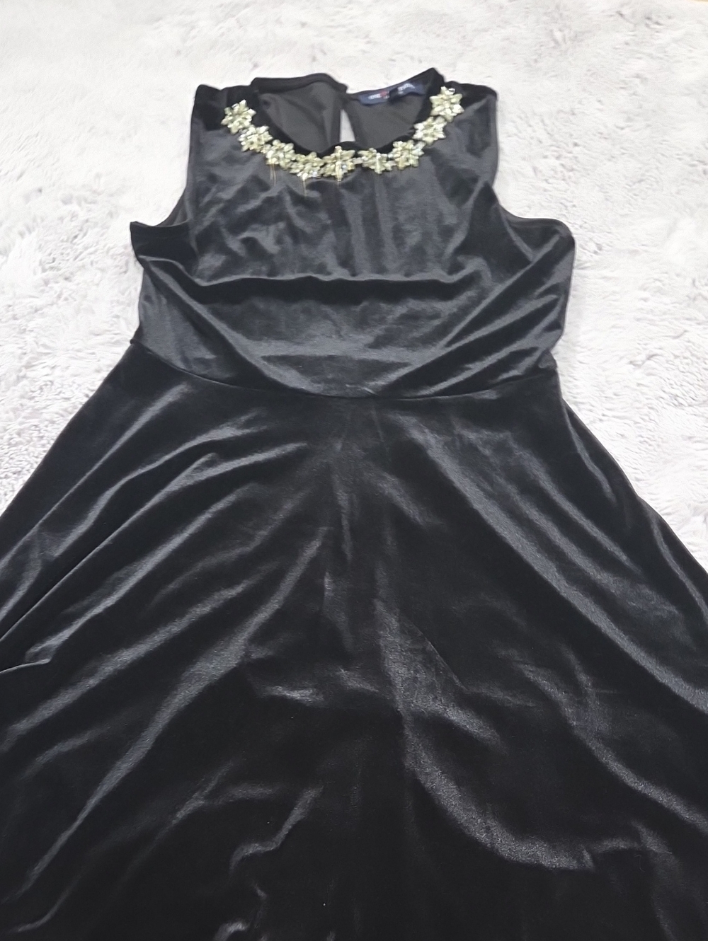 Black Velvet Sleeveless Dress with Snowflake Jewel Neckline